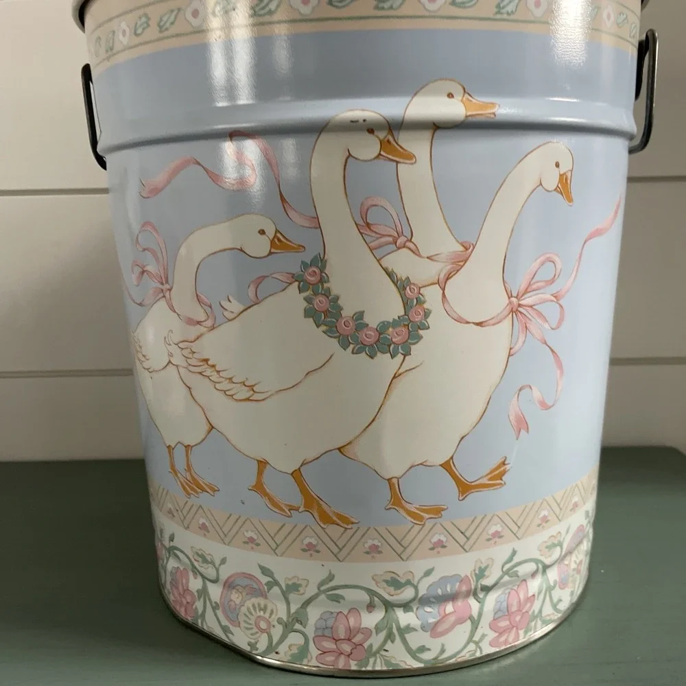 VTG  80s/90s Mother Goose Duck Metal Trash Can Bin Tin With Lid Handles Cottage